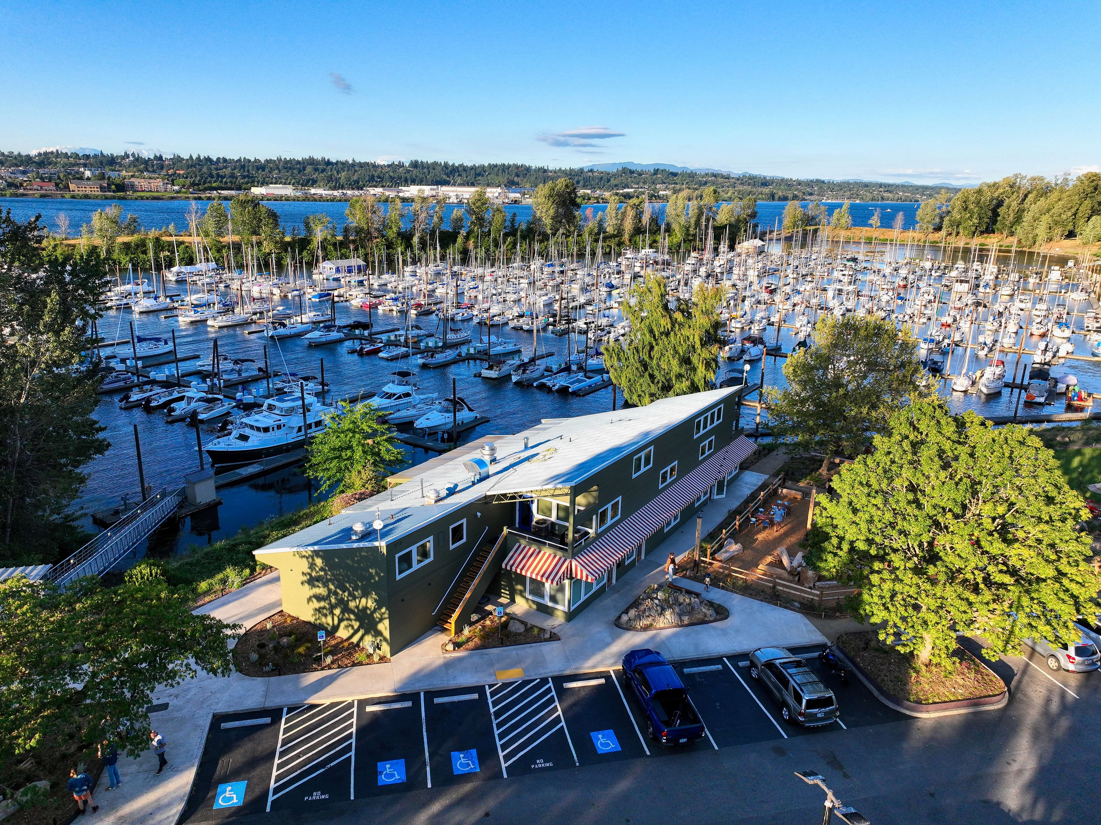 Tomahawk Bay and Pal's restaurant on Hayden Island